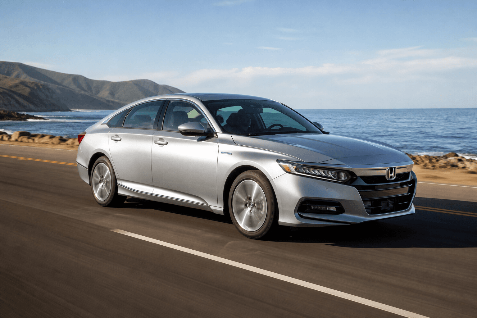 Accord e:HEV Touring 2022 front three-quarter