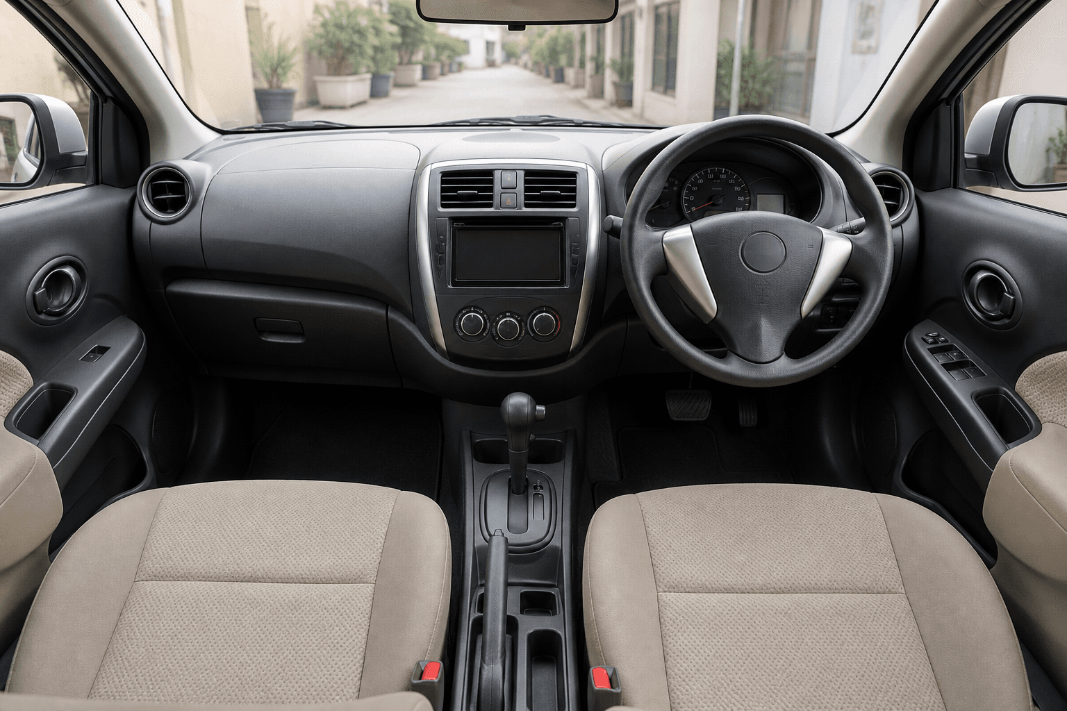 Nissan Sunny (N17 / Super Saloon) detail 2